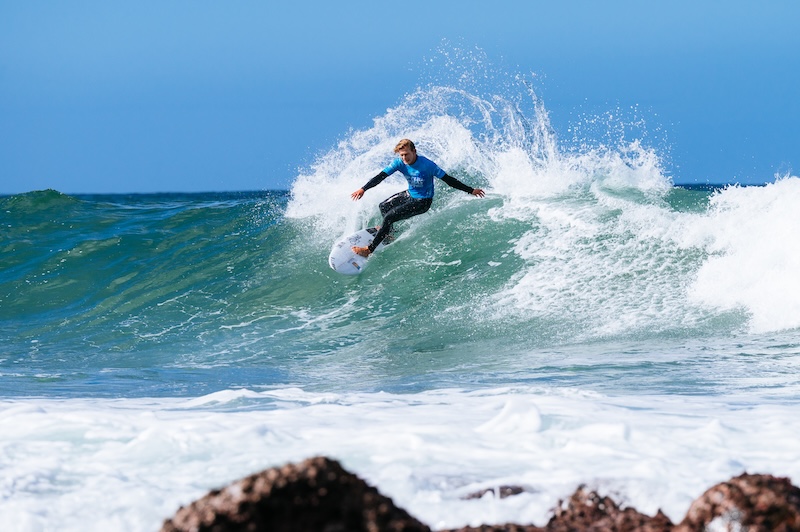 Local surfer Kane Johnstone advanced through to the QS round of 32 © Kody McGregor